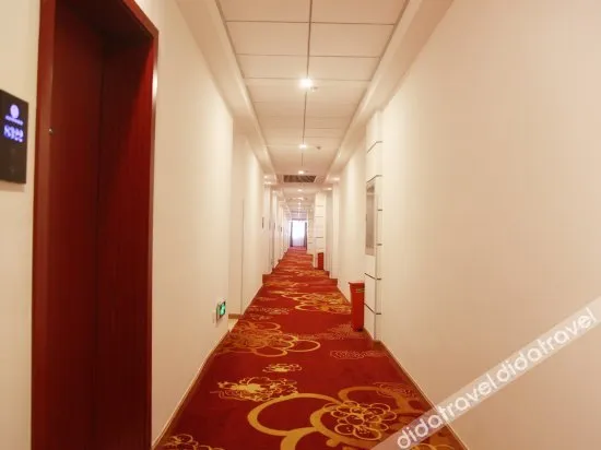 City Impression Hotel（Wuhan Jianghan University Dongfeng Company Metro Station）