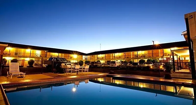Golden West Motor Inn