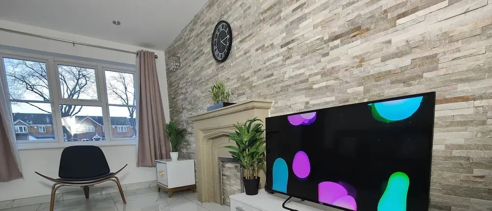 3 Bed House - Sleeps 7 - Garden - Parking - Wifi