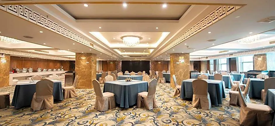 Ramada Encore By Wyndham Kaili West