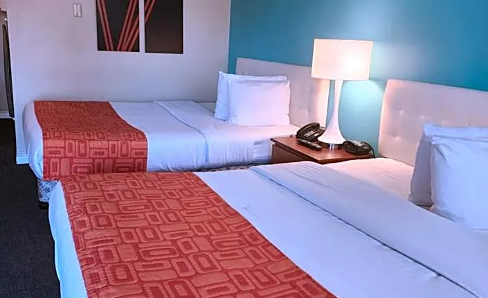 Howard Johnson by Wyndham Lindsay