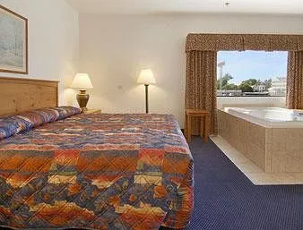 Days Inn and Suites Bridgeview Lodge