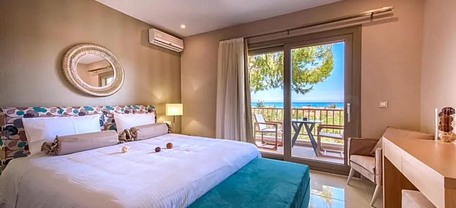 Koukounaria Hotel & Suites