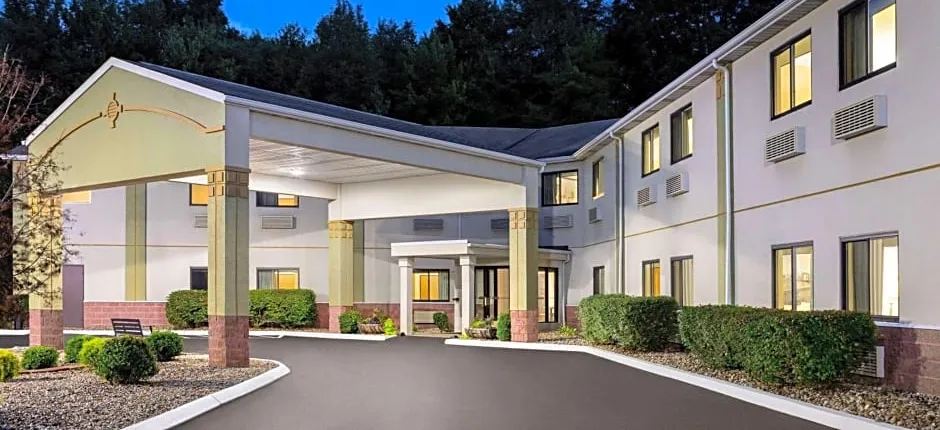 Super 8 by Wyndham Grove City