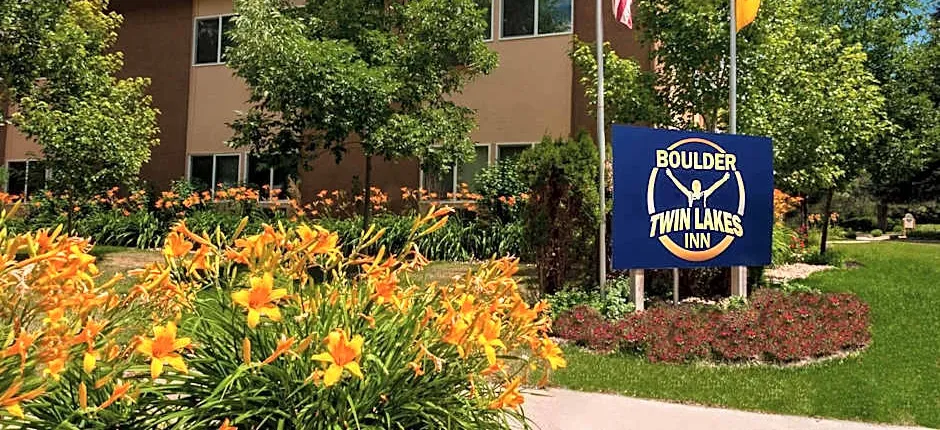 Boulder Twin Lakes Inn