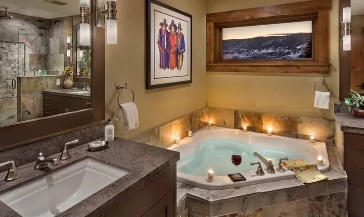 Cougar Mountain 501 4 BedroomCondo by Moving Mountains