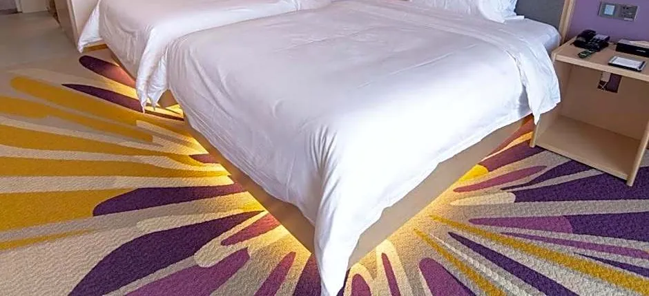 Lavande Hotel Bazhong Fortune Center