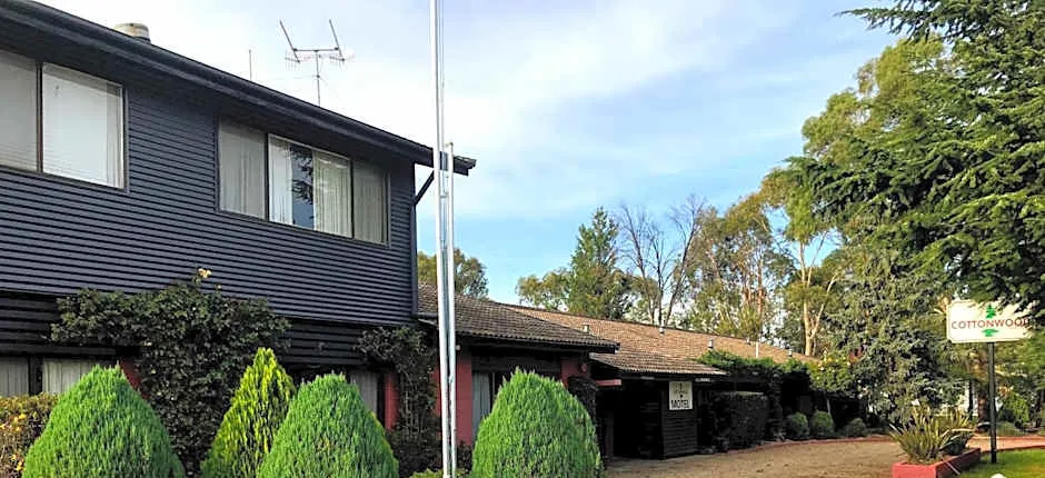Cottonwood Lodge