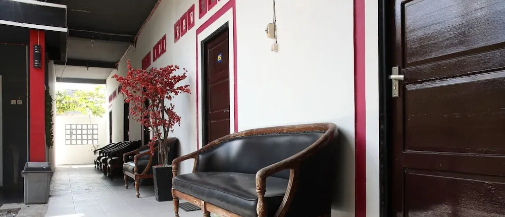 OYO 933 Wisma Malawen