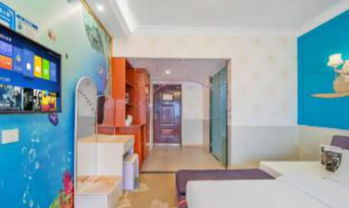 Golden Phoenix Hotel (Chongqing University City West Yongwei Electric Park)