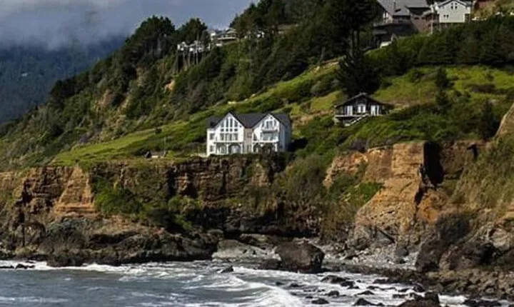 The Castle Inn of the Lost Coast