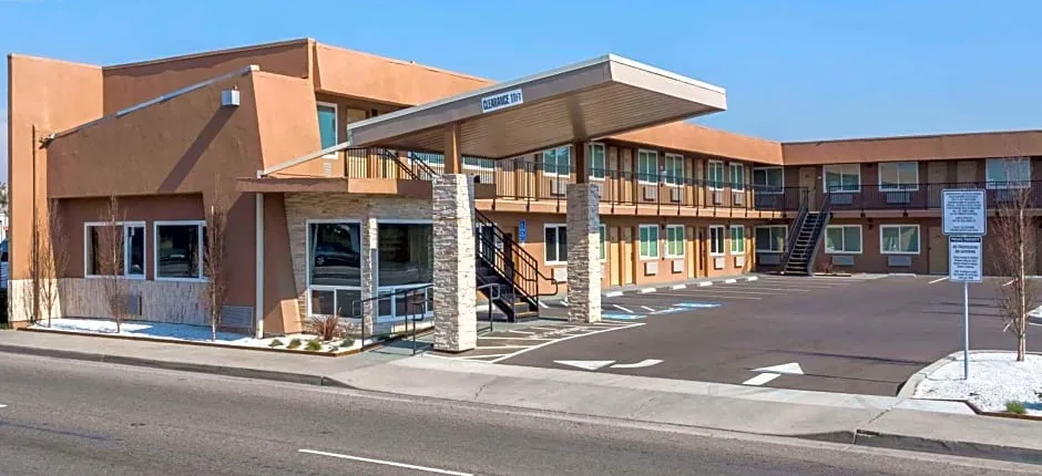 Days Inn by Wyndham Yosemite Area