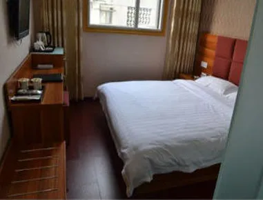 Super 8 by Wyndham Chengdu WuKuaiShi Bus Station