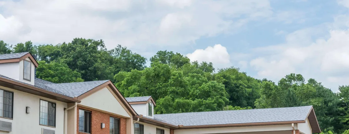 Super 8 by Wyndham Coshocton Roscoe Village