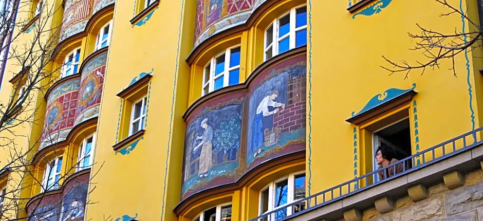 Amstel House Hostel