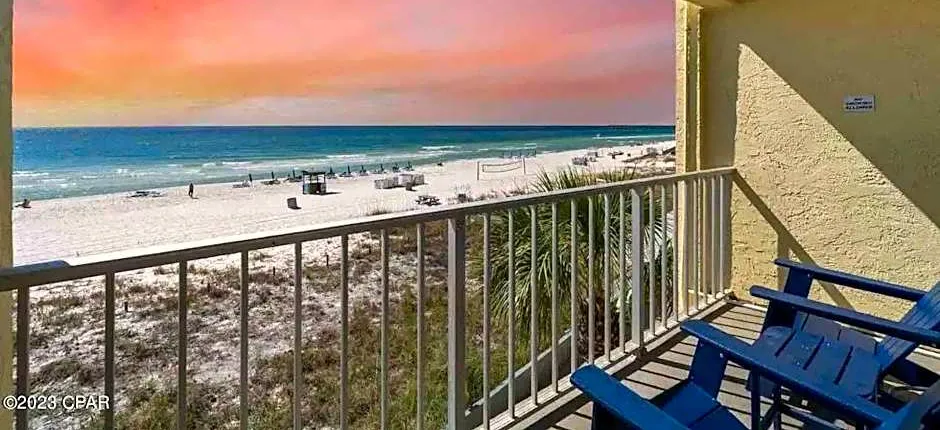 Sandy Bottoms Beachfront Studio On The Sand
