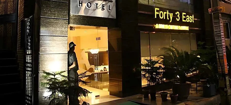 Almondz Hotel