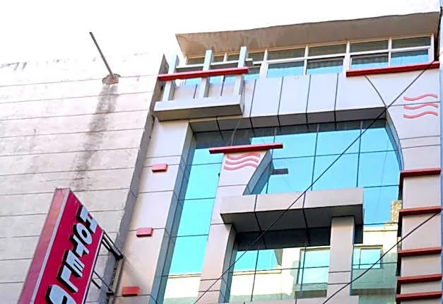 Hotel Oppera Mahipalpur - New Delhi