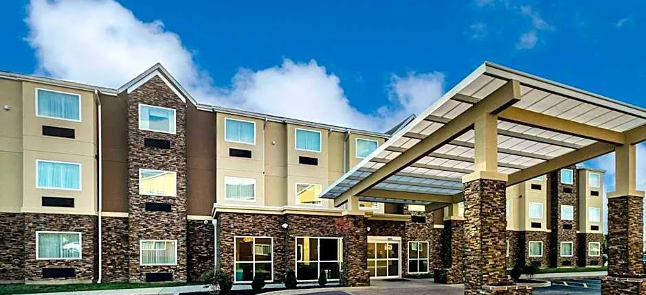 La Quinta Inn & Suites by Wyndham Collinsville - St Louis