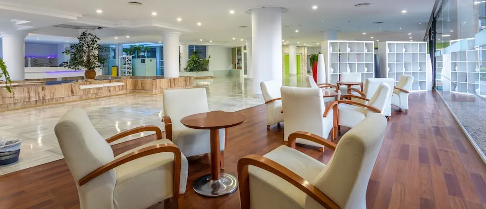Hotel Illot Suites
