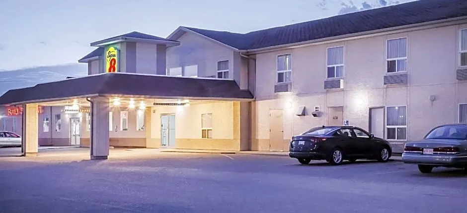 Super 8 by Wyndham Meadow Lake