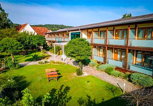 Hotel Locker & Legere