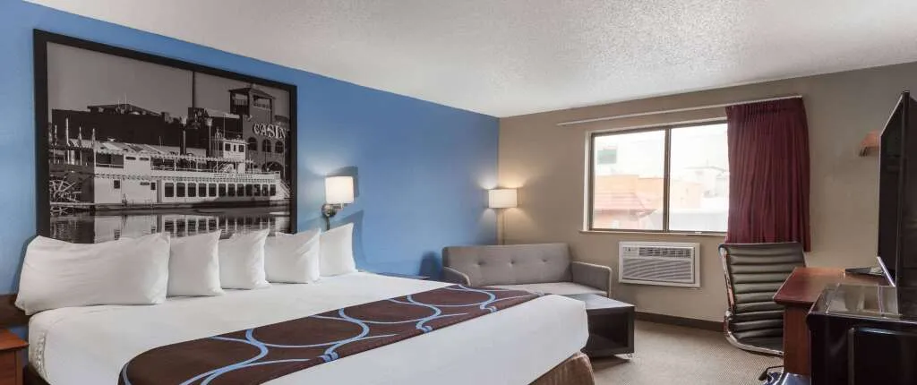 Super 8 by Wyndham Dubuque