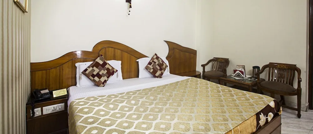 OYO 329 Hotel C-Park Inn