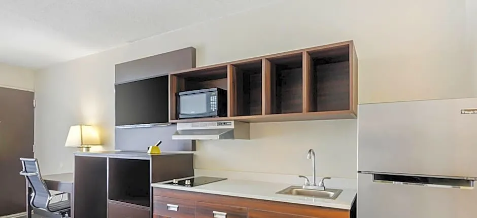 Suburban Studios Verona - Staunton North