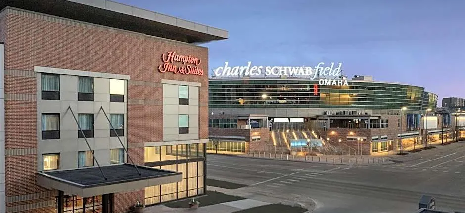Hampton Inn By Hilton And Suites Omaha Downtown