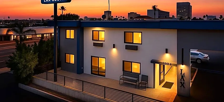 Travelodge by Wyndham LAX South