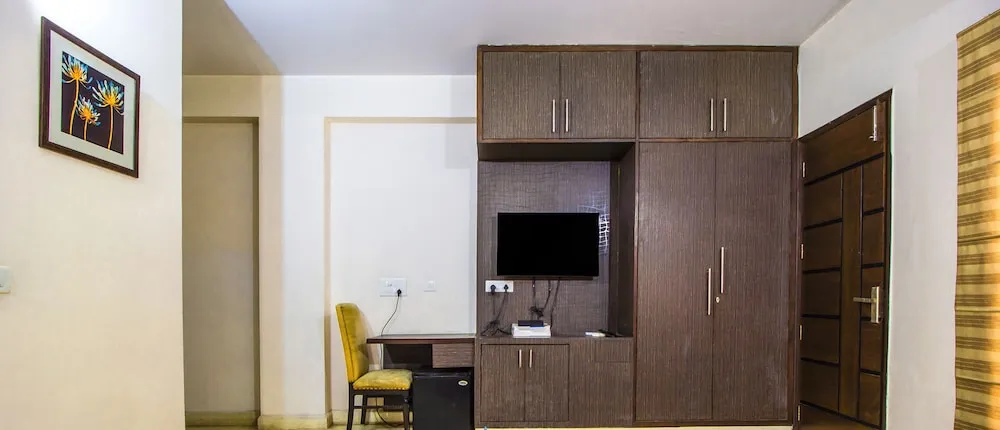 FabHotel Moon Hospitality DLF Phase 3