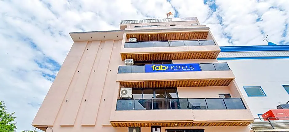 FabHotel Blooming Beds Pearl