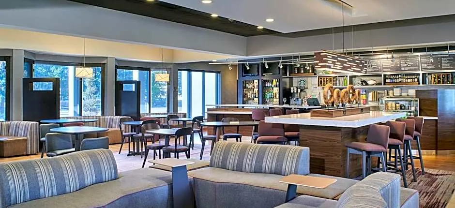 Courtyard By Marriott Detroit Warren