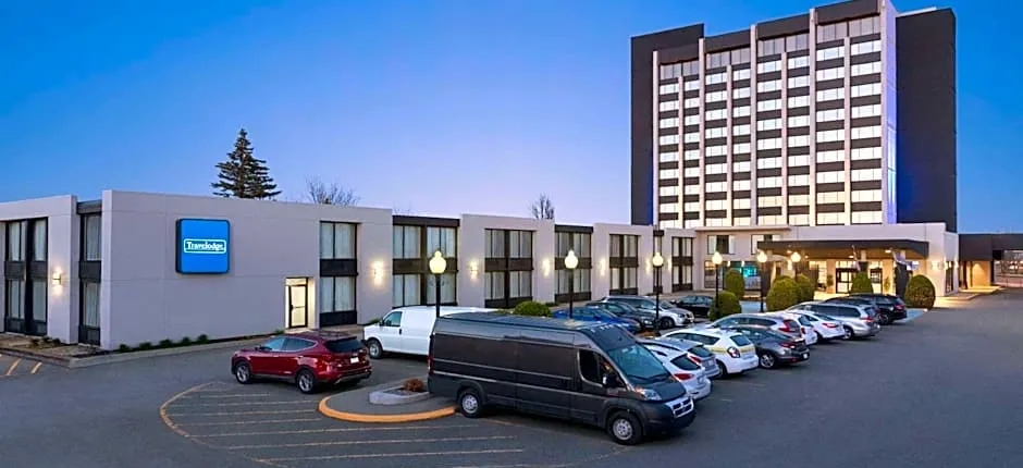 Travelodge Hotel & Convention Center by Wyndham Quebec City