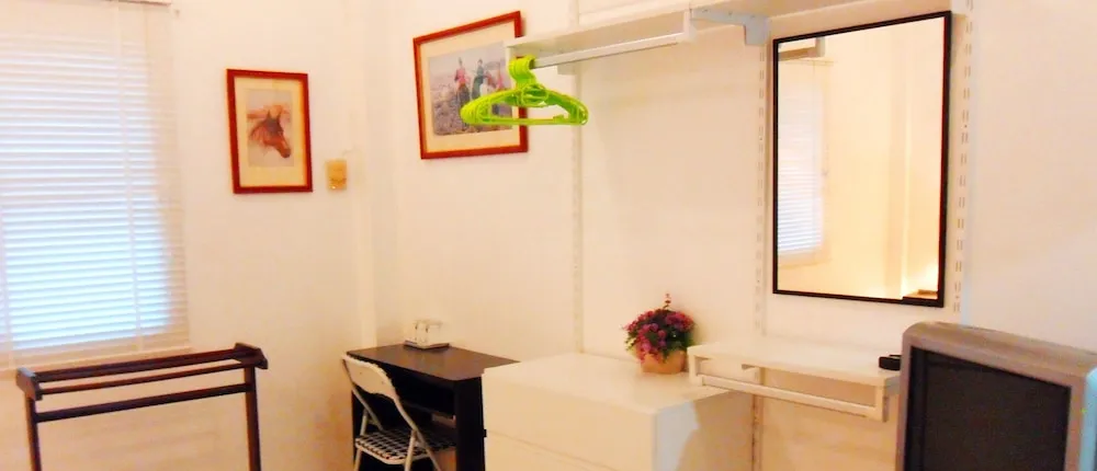 Corner Cafe Bed and Breakfast