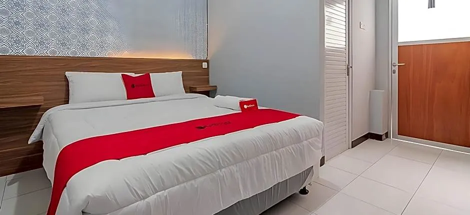 RedDoorz near Alun-Alun Garut