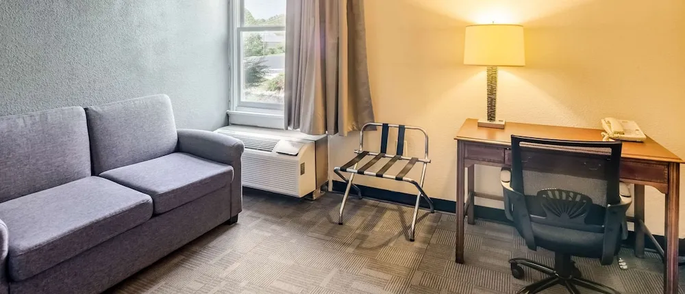 Econo Lodge Inn & Suites Radford-Blacksburg Area