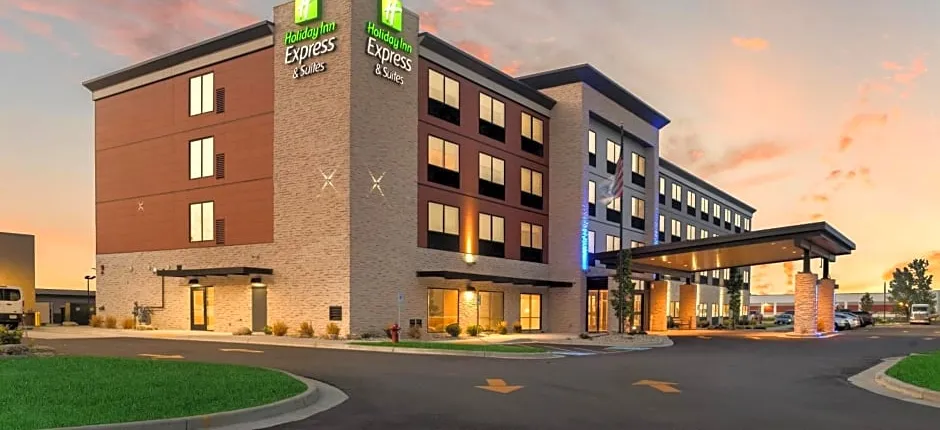 Holiday Inn Express & Suites Racine By IHG