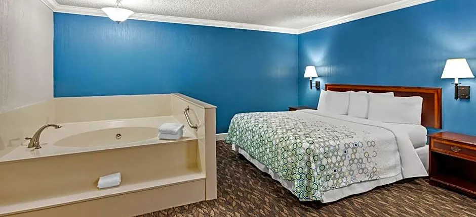 HomeTowne Studios Yuba City Bonanza - Marysville