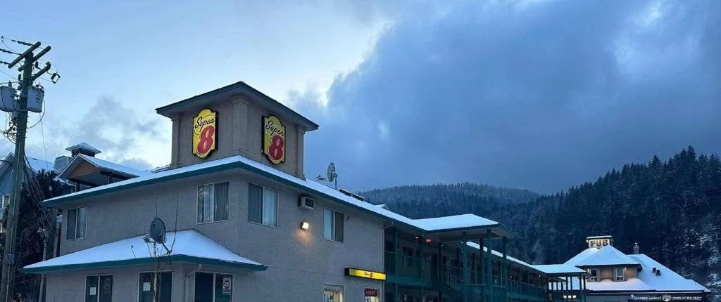 Super 8 by Wyndham Sicamous