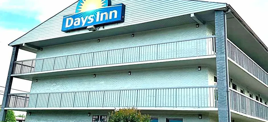 Days Inn by Wyndham Charlotte Northlake