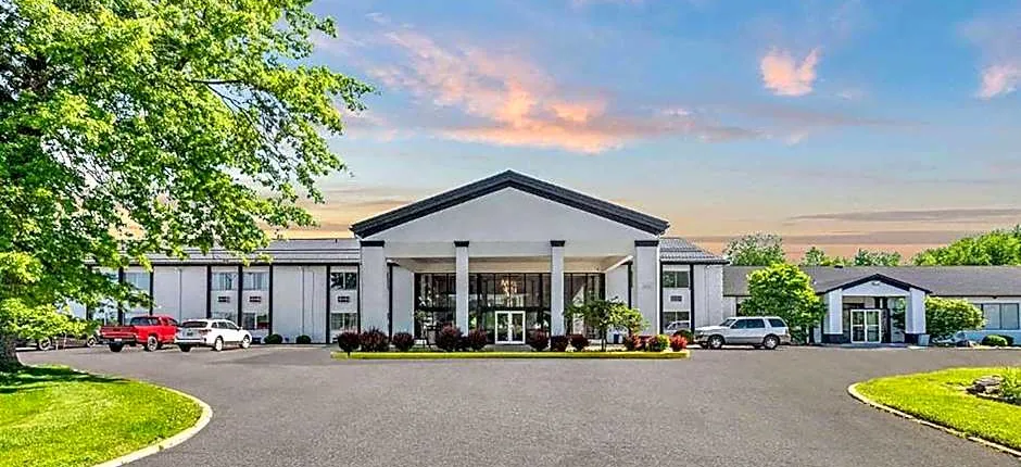 Days Inn by Wyndham Erie