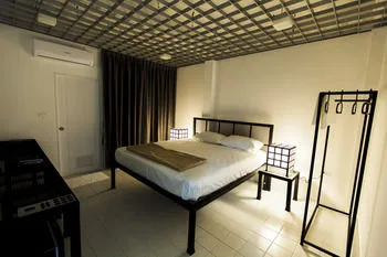 Quadromania Service Apartment