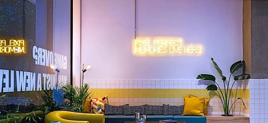 Retroverse Hostel