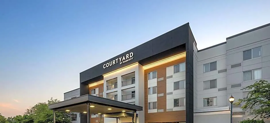 Courtyard by Marriott Edison Woodbridge