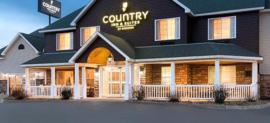 Country Inn & Suites by Radisson, Little Falls, MN
