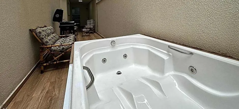 LA02- 2 Su¿s +1Quarto | Jacuzzi | Churrasqueira