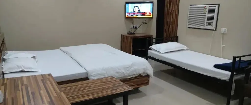 Pals Hotel, Mumbai