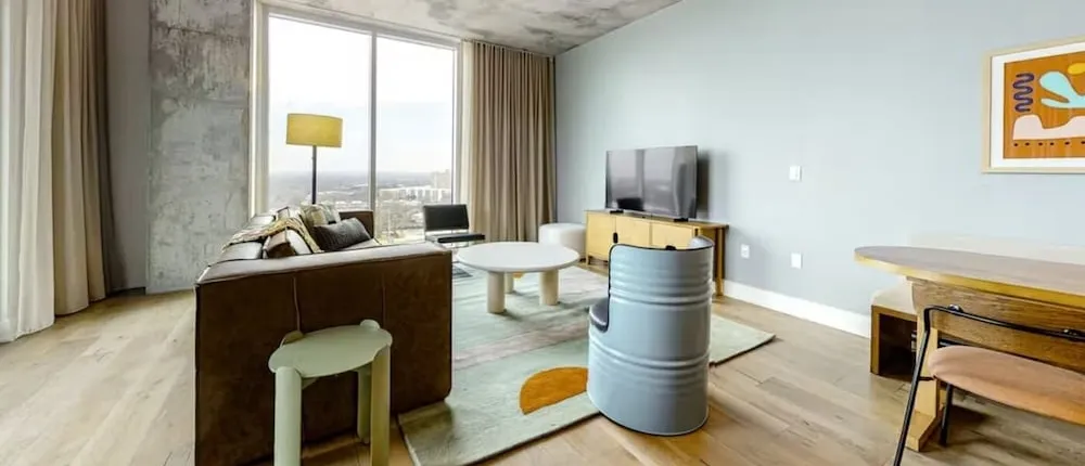 Luxe High Rise off of Rainey St.